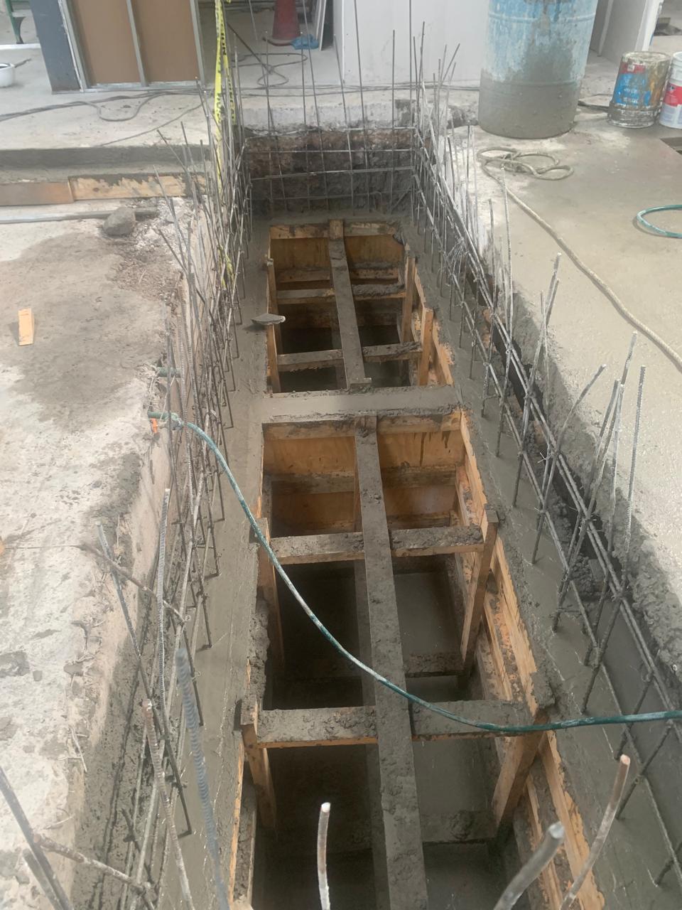 Estructura con cimbra metálica